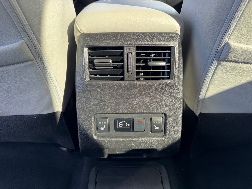 Photo 33 of this MITSUBISHI OUTLANDER PHEV