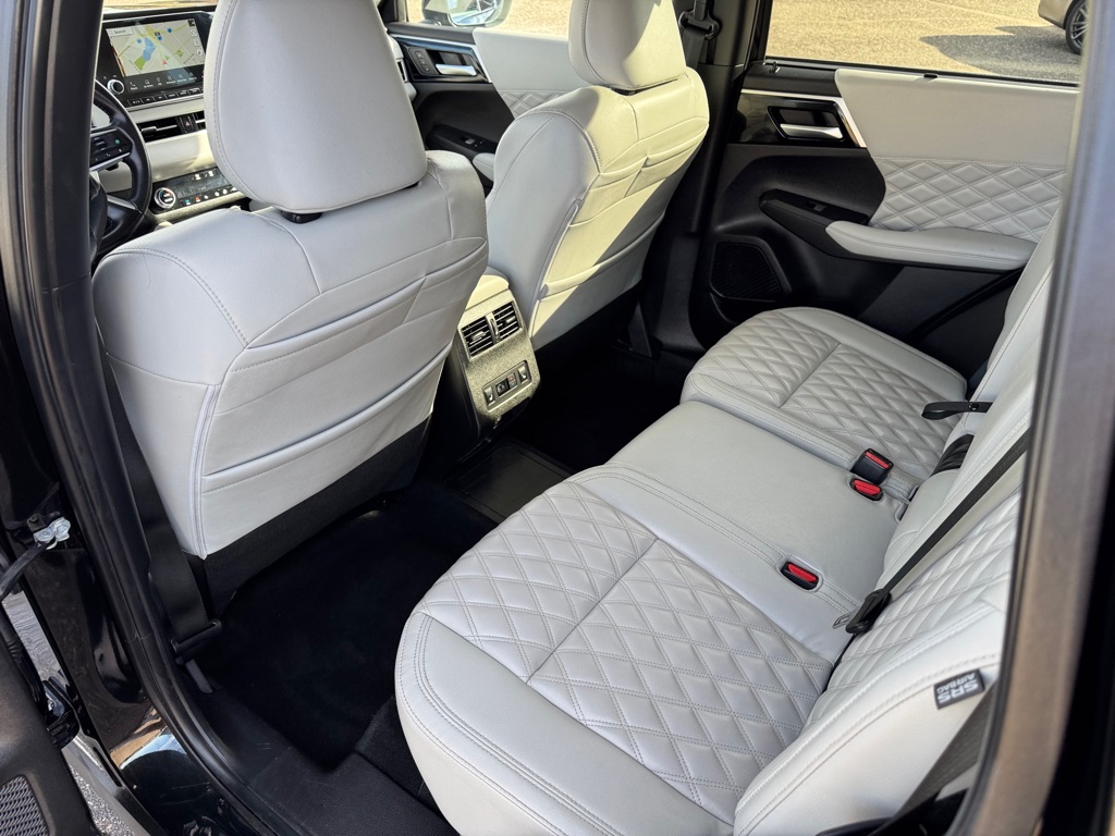 Photo 20 of this MITSUBISHI OUTLANDER PHEV
