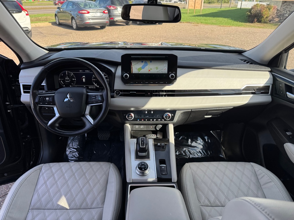 Photo 34 of this MITSUBISHI OUTLANDER PHEV
