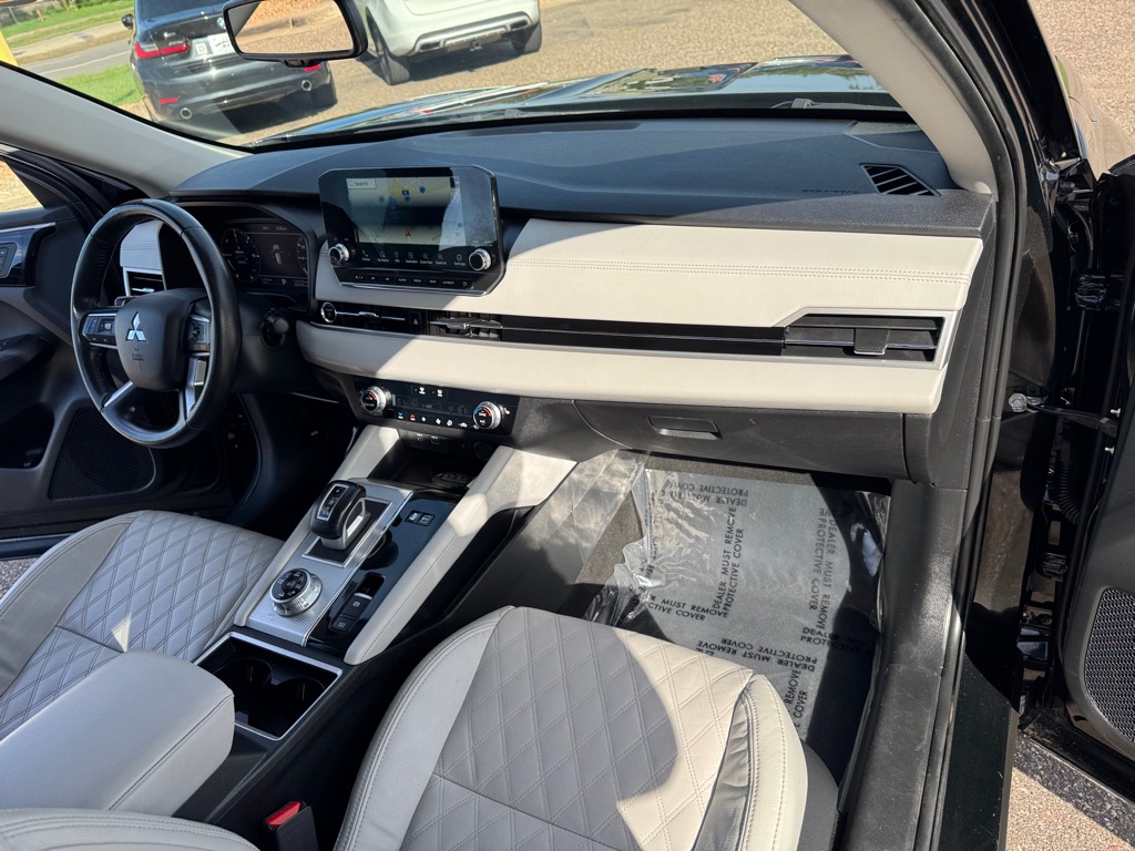 Photo 31 of this MITSUBISHI OUTLANDER PHEV