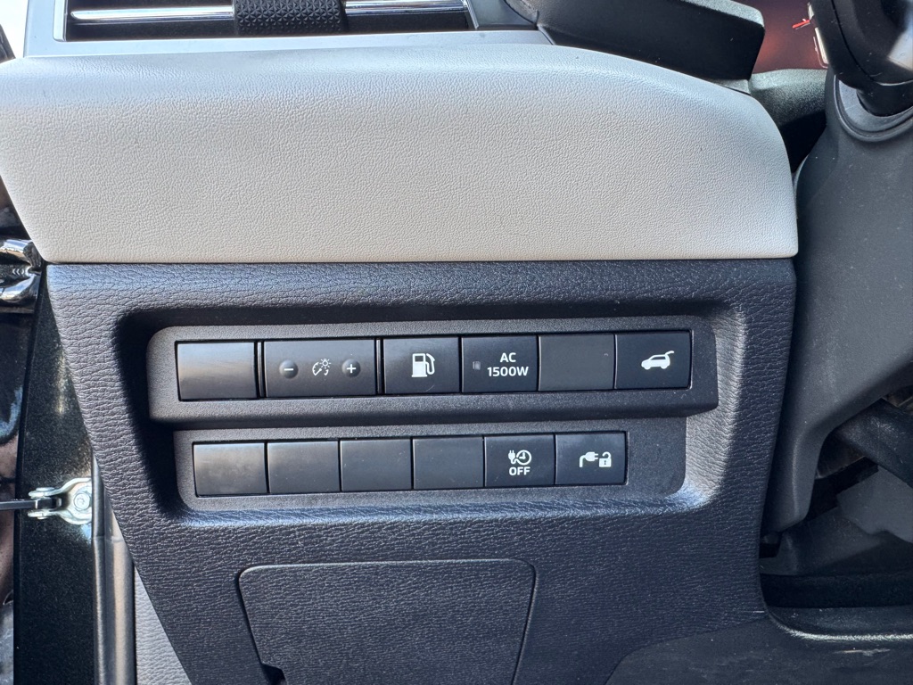 Photo 51 of this MITSUBISHI OUTLANDER PHEV