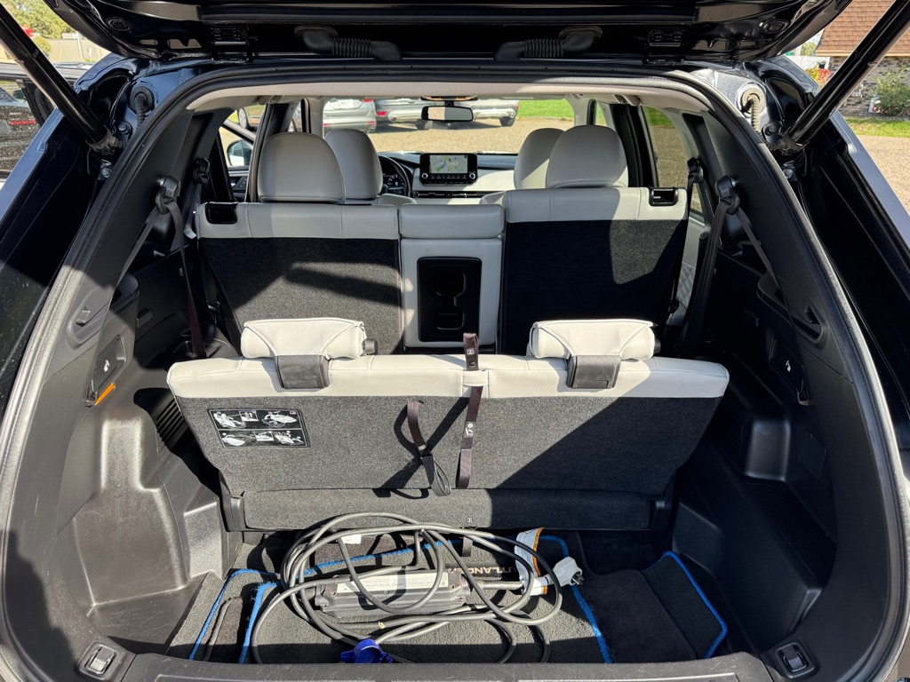 Photo 23 of this MITSUBISHI OUTLANDER PHEV