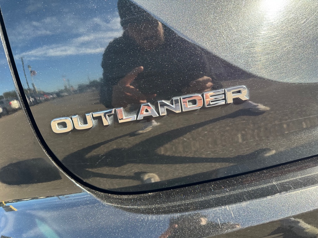 Photo 54 of this MITSUBISHI OUTLANDER PHEV