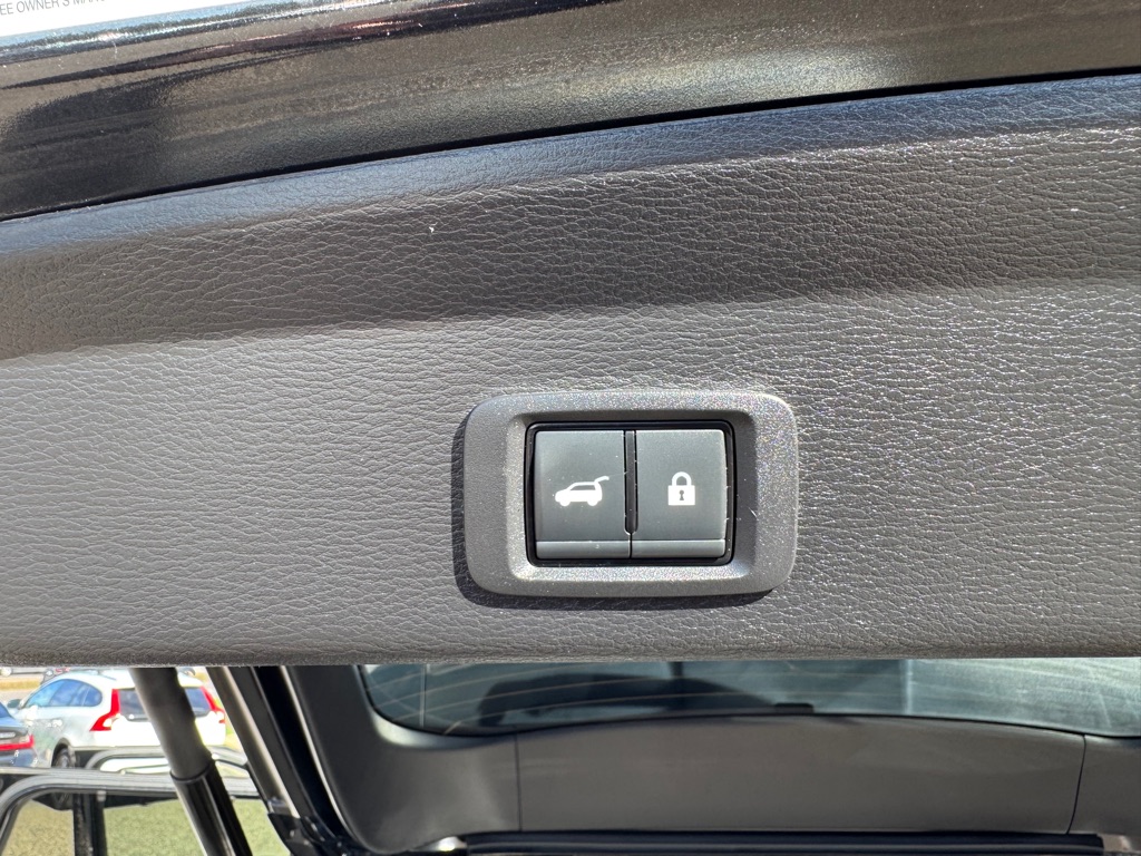 Photo 25 of this MITSUBISHI OUTLANDER PHEV
