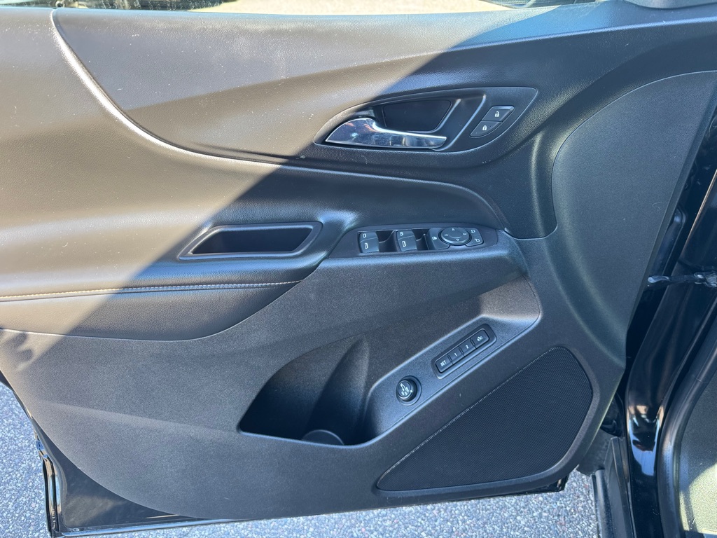 Photo 16 of this CHEVROLET EQUINOX
