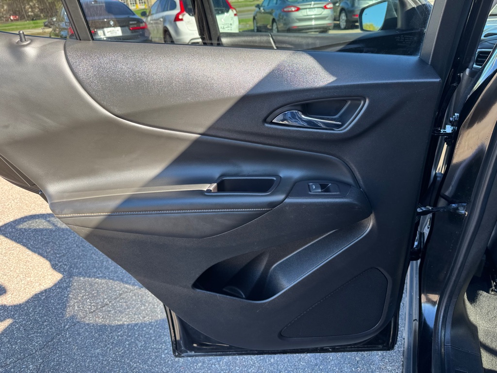 Photo 19 of this CHEVROLET EQUINOX