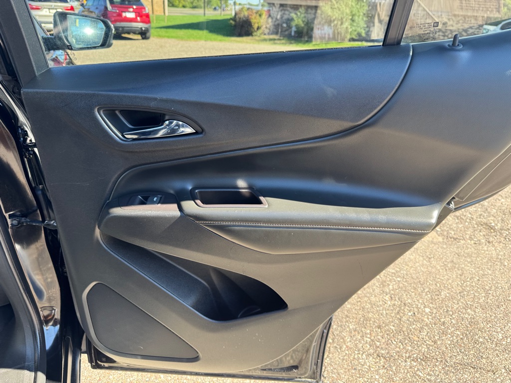 Photo 25 of this CHEVROLET EQUINOX