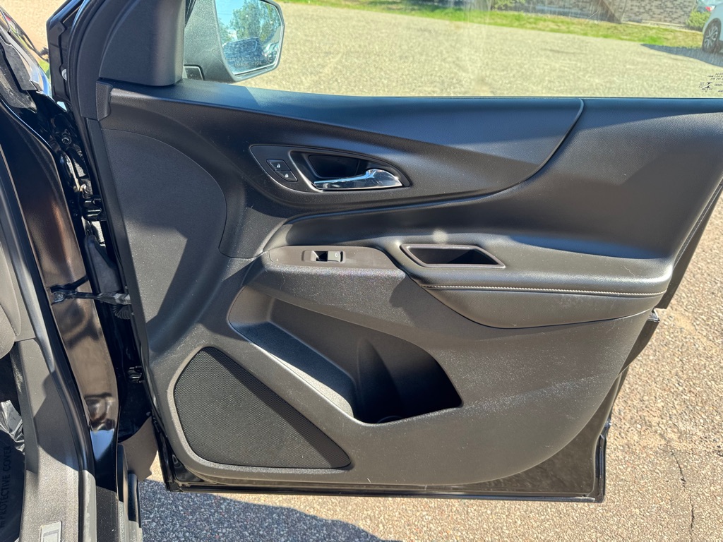 Photo 29 of this CHEVROLET EQUINOX