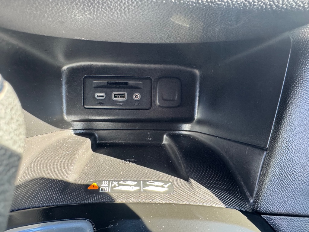 Photo 35 of this CHEVROLET EQUINOX