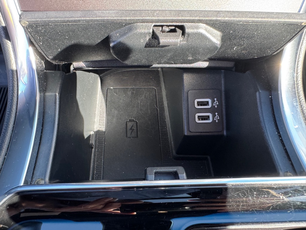 Photo 37 of this FORD EDGE
