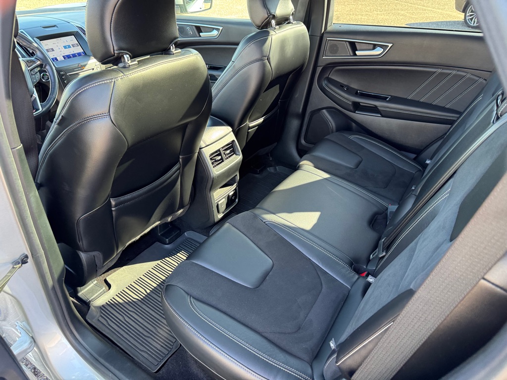 Photo 19 of this FORD EDGE