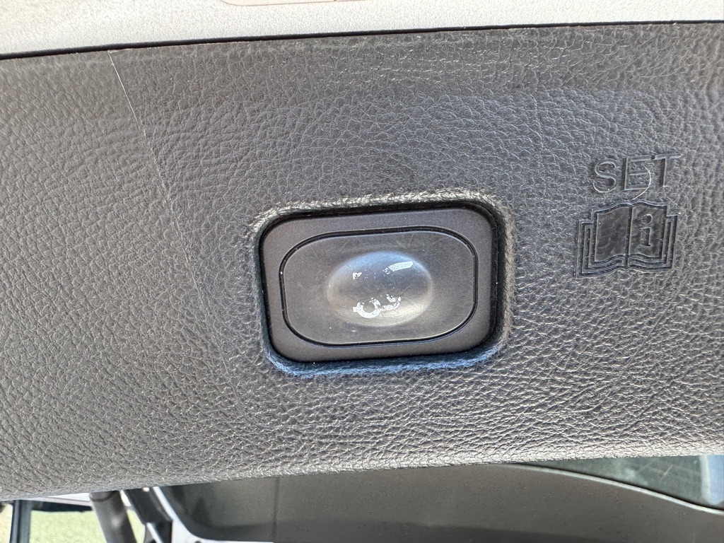 Photo 24 of this FORD EDGE