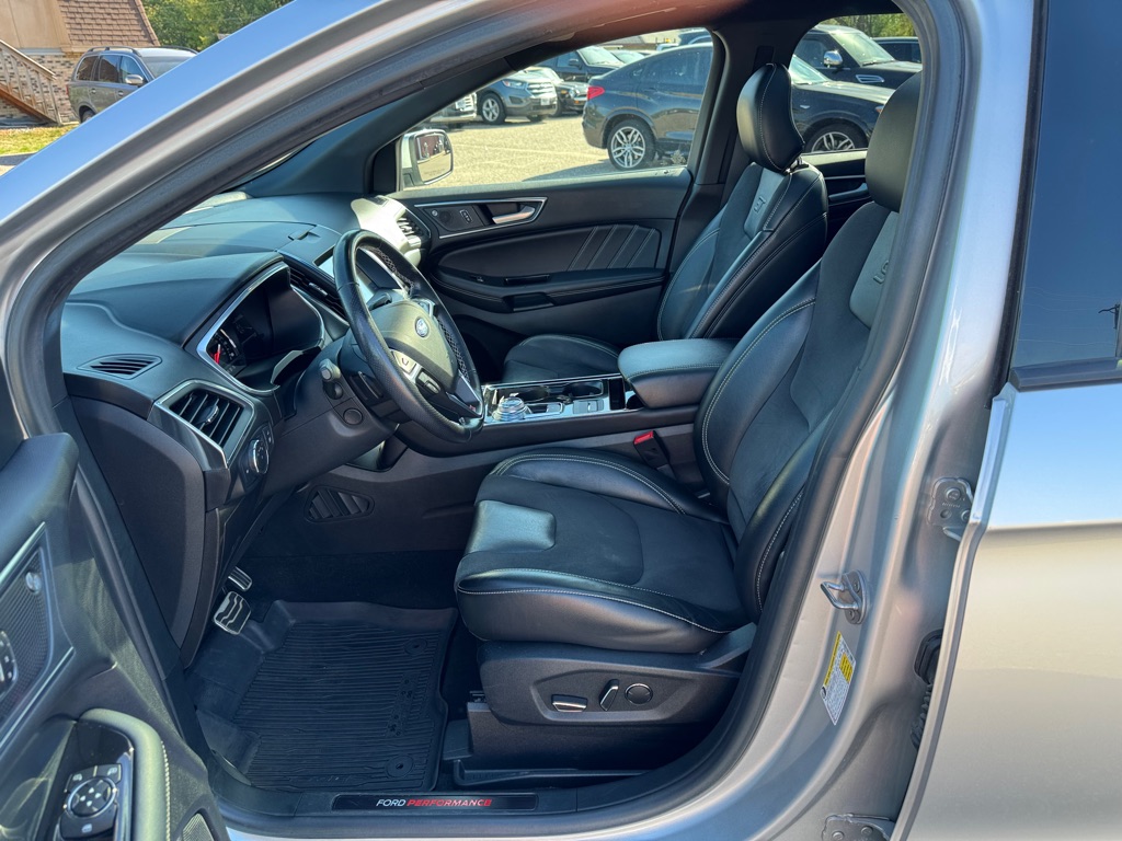 Photo 13 of this FORD EDGE