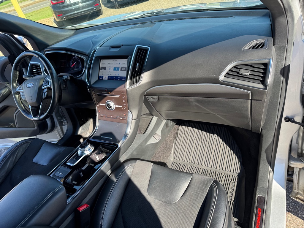 Photo 30 of this FORD EDGE