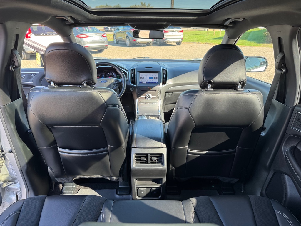 Photo 22 of this FORD EDGE