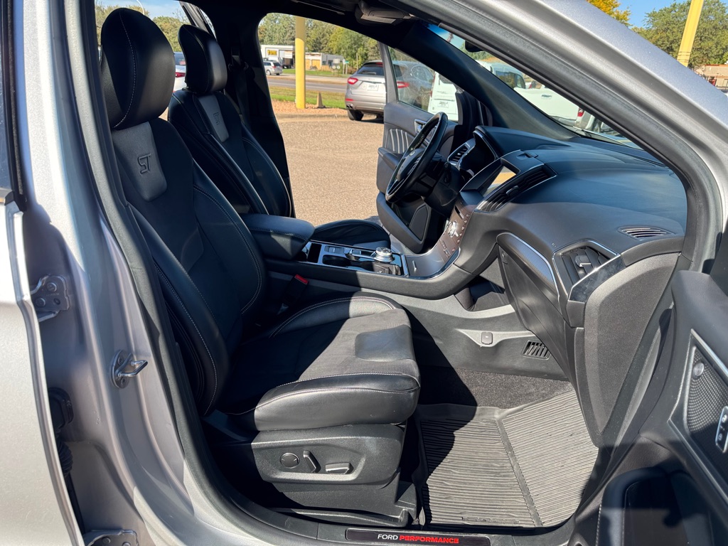 Photo 28 of this FORD EDGE