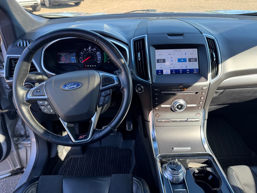 Photo 33 of this FORD EDGE