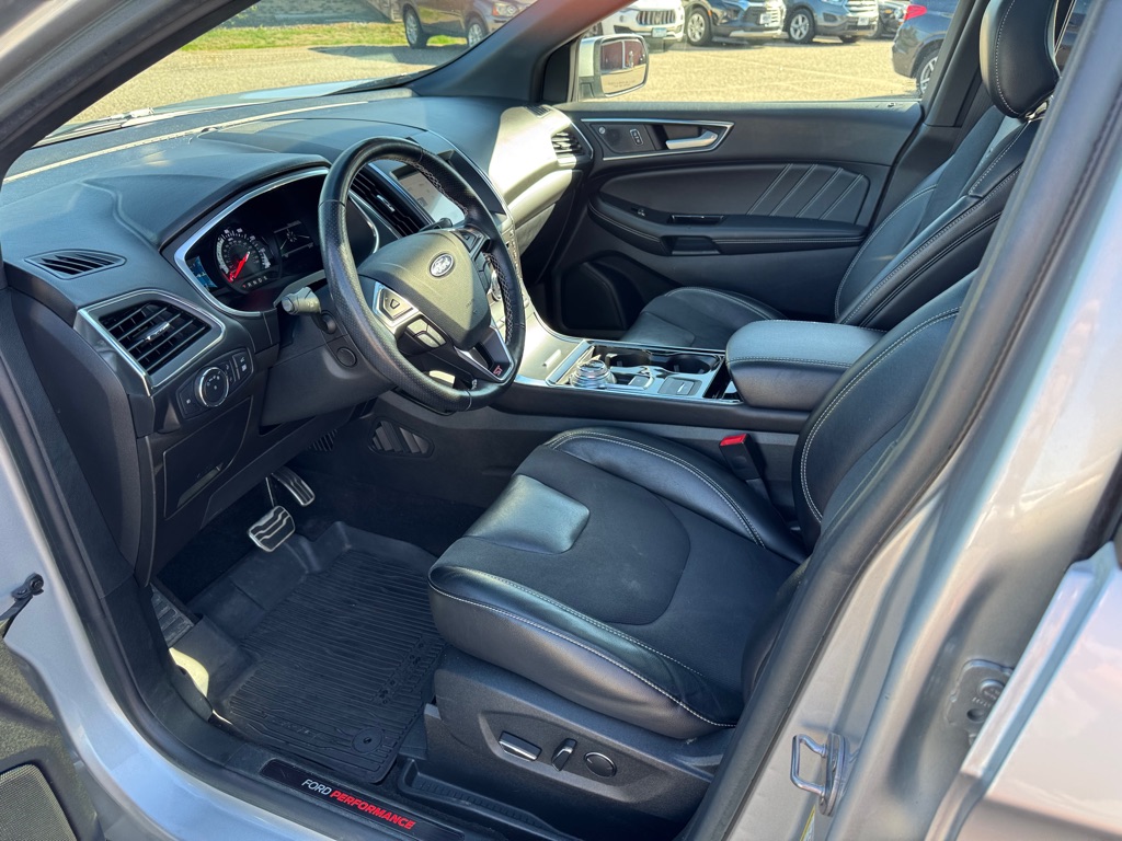 Photo 14 of this FORD EDGE