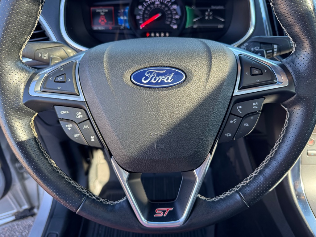 Photo 50 of this FORD EDGE