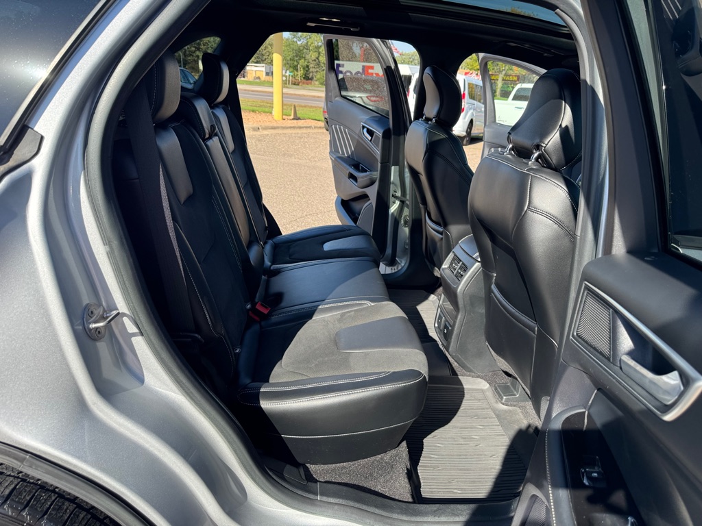 Photo 25 of this FORD EDGE