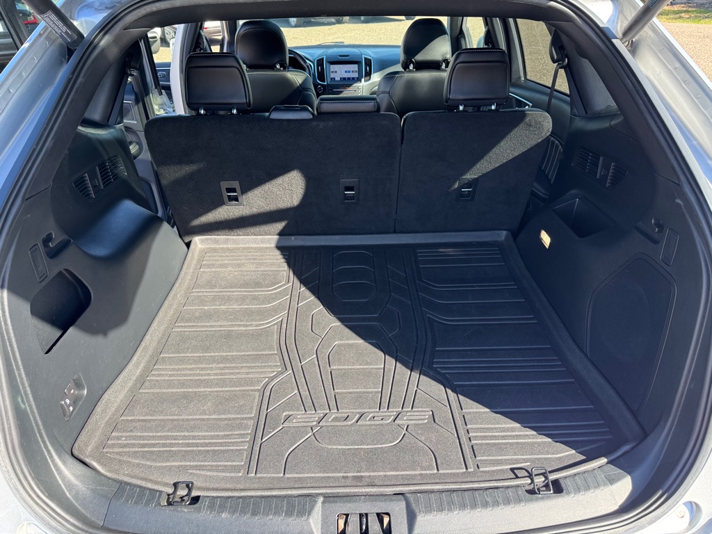 Photo 21 of this FORD EDGE