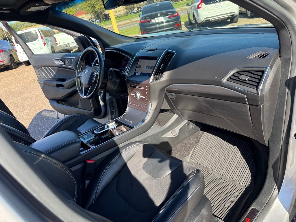 Photo 29 of this FORD EDGE