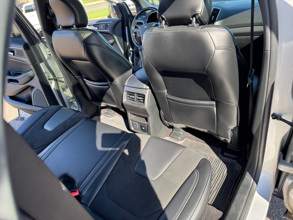 Photo 26 of this FORD EDGE