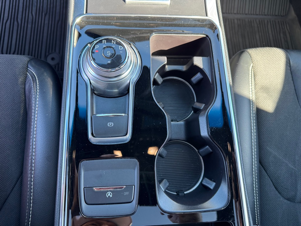Photo 36 of this FORD EDGE