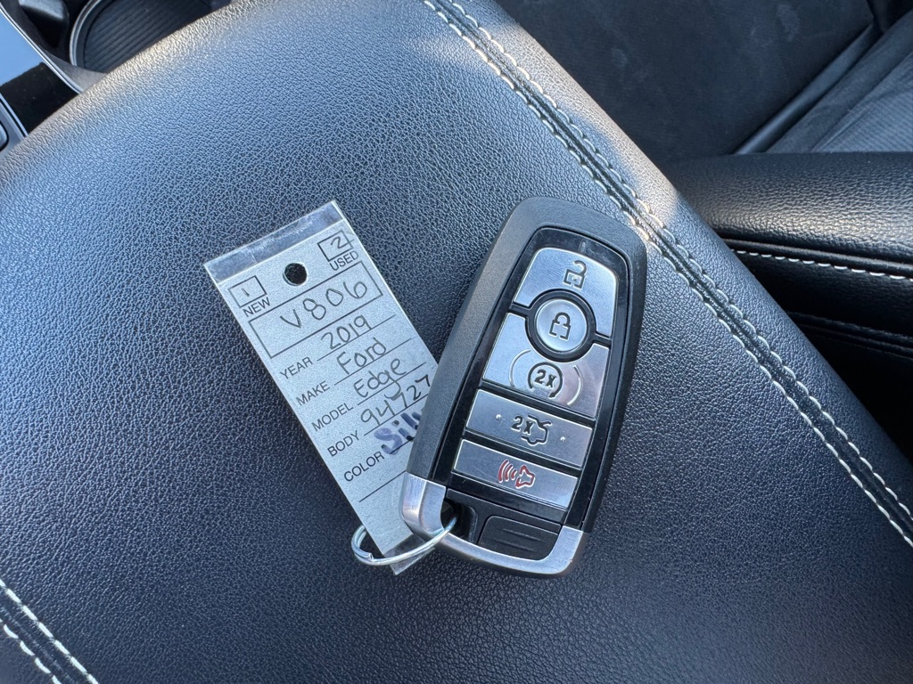 Photo 35 of this FORD EDGE