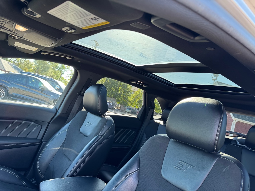 Photo 34 of this FORD EDGE