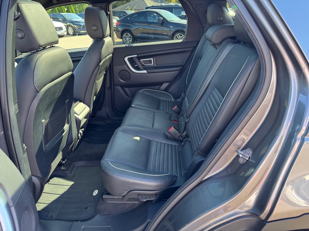 Photo 18 of this LAND ROVER DISCOVERY SPORT