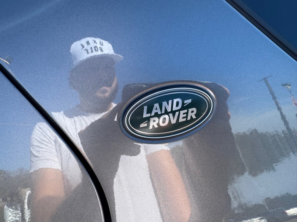 Photo 53 of this LAND ROVER DISCOVERY SPORT