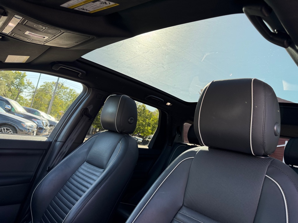 Photo 34 of this LAND ROVER DISCOVERY SPORT