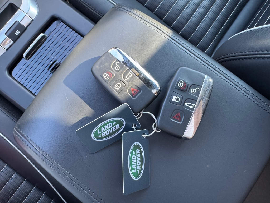 Photo 35 of this LAND ROVER DISCOVERY SPORT