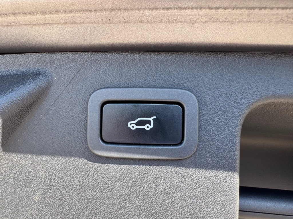 Photo 23 of this LAND ROVER DISCOVERY SPORT