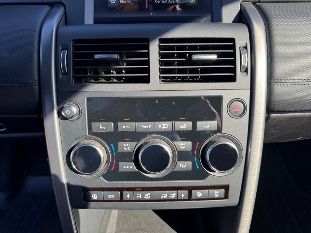Photo 37 of this LAND ROVER DISCOVERY SPORT