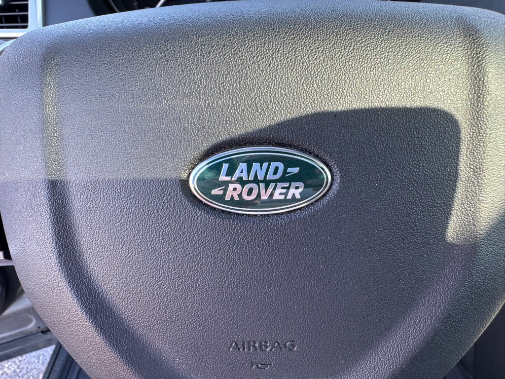 Photo 49 of this LAND ROVER DISCOVERY SPORT