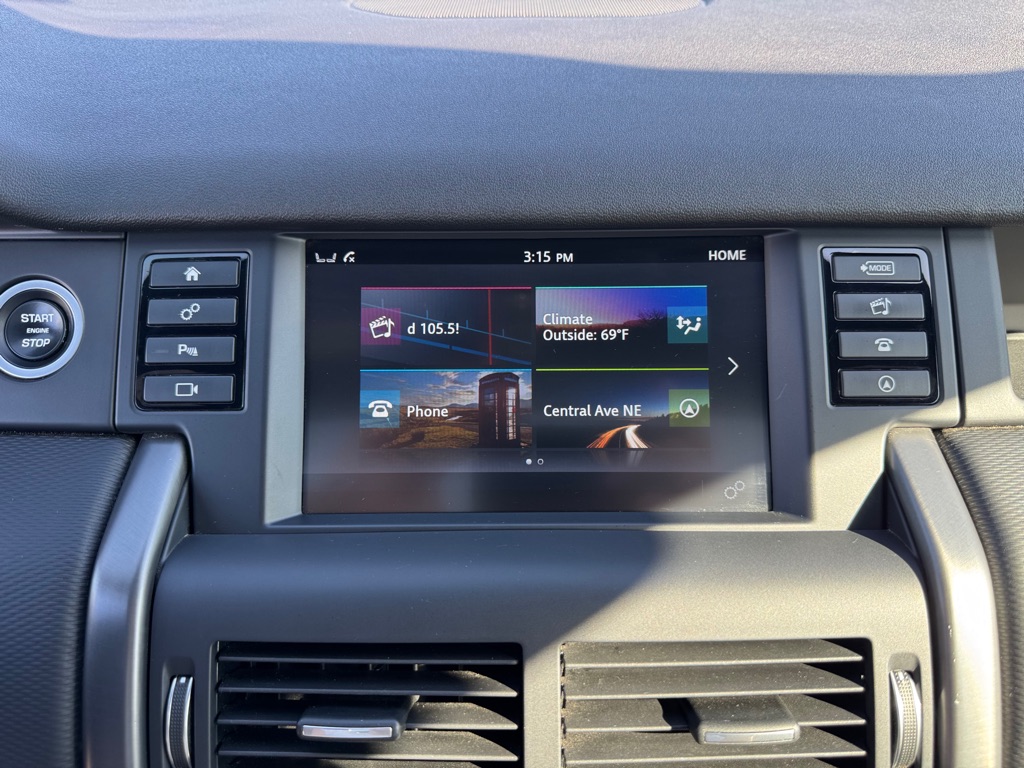 Photo 38 of this LAND ROVER DISCOVERY SPORT