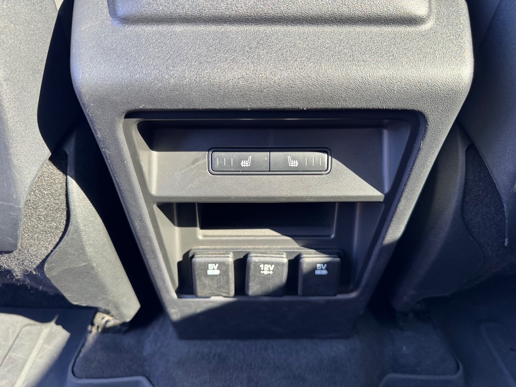 Photo 31 of this LAND ROVER DISCOVERY SPORT