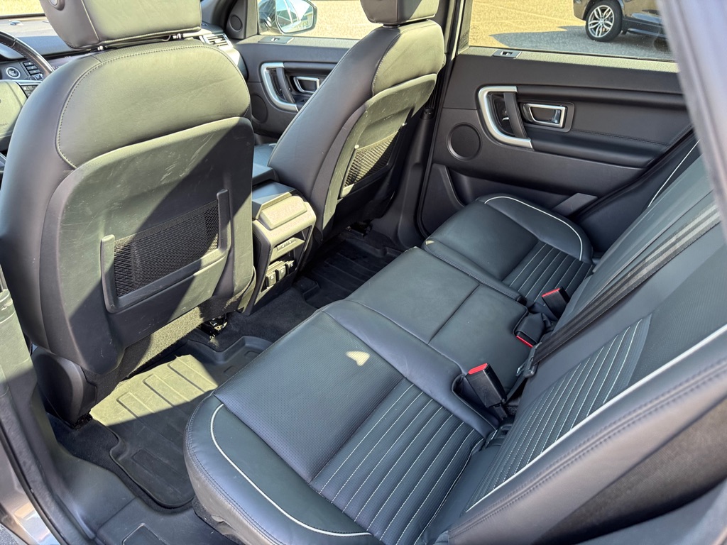 Photo 19 of this LAND ROVER DISCOVERY SPORT