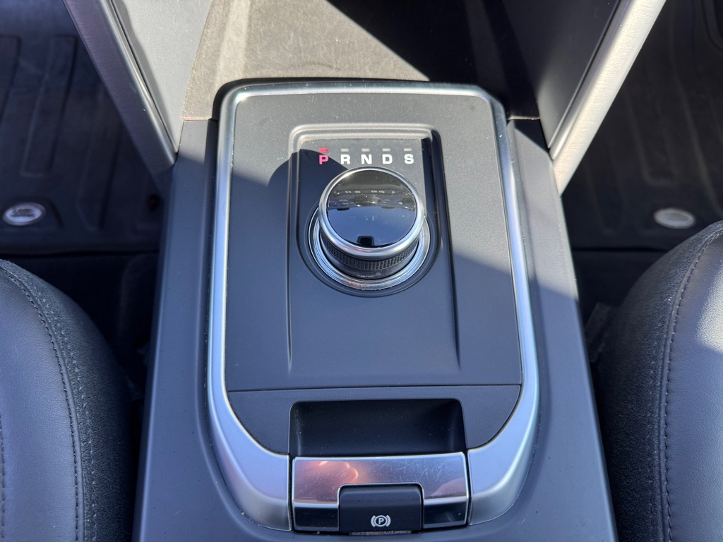 Photo 36 of this LAND ROVER DISCOVERY SPORT