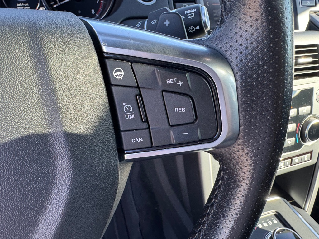 Photo 50 of this LAND ROVER DISCOVERY SPORT