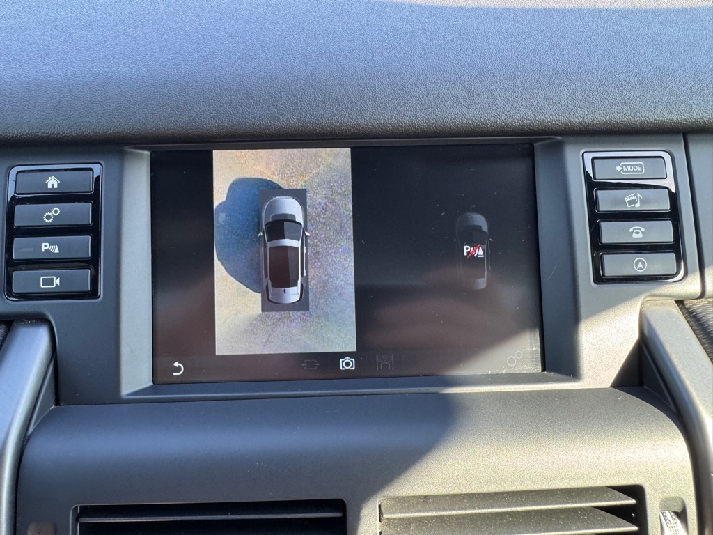 Photo 44 of this LAND ROVER DISCOVERY SPORT