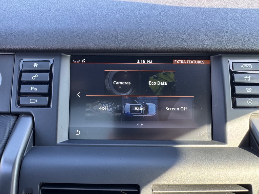 Photo 43 of this LAND ROVER DISCOVERY SPORT