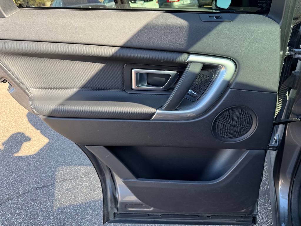 Photo 20 of this LAND ROVER DISCOVERY SPORT