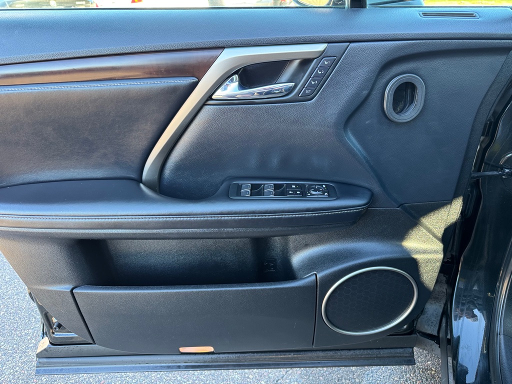 Photo 16 of this LEXUS RX 350