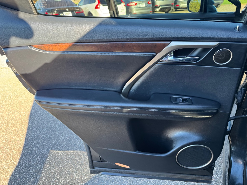 Photo 19 of this LEXUS RX 350