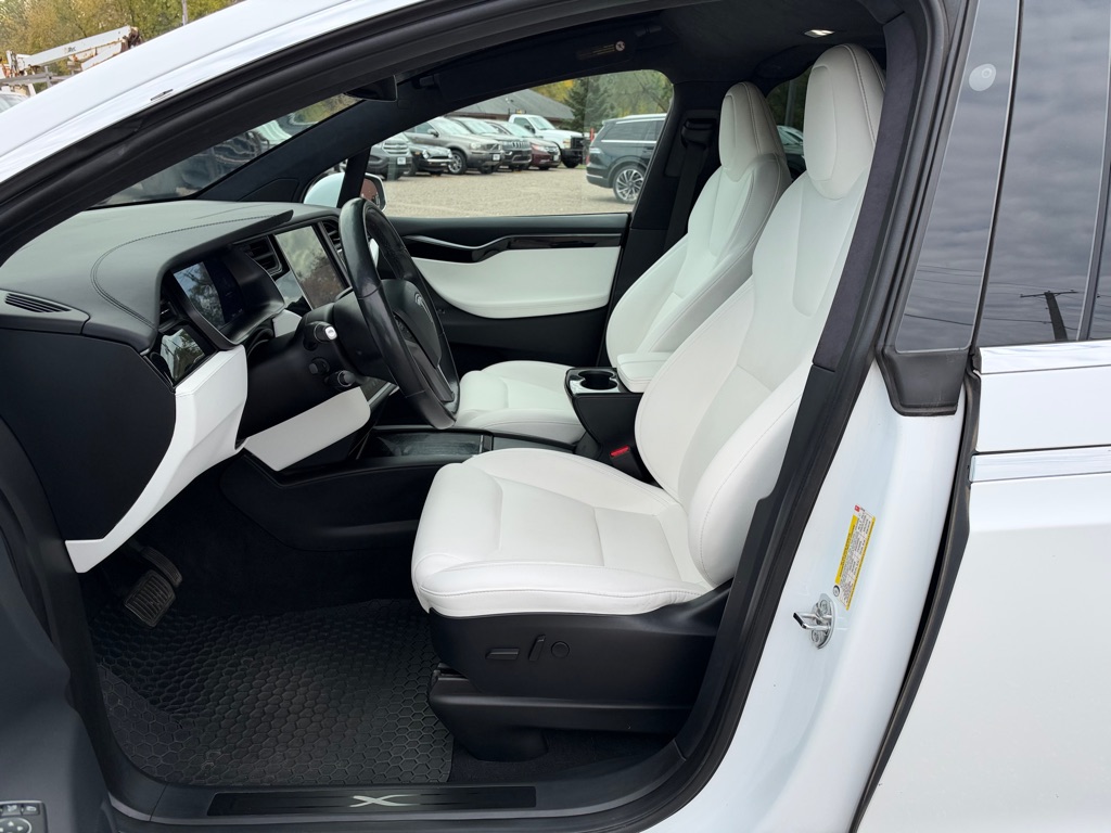 Photo 13 of this TESLA MODEL X