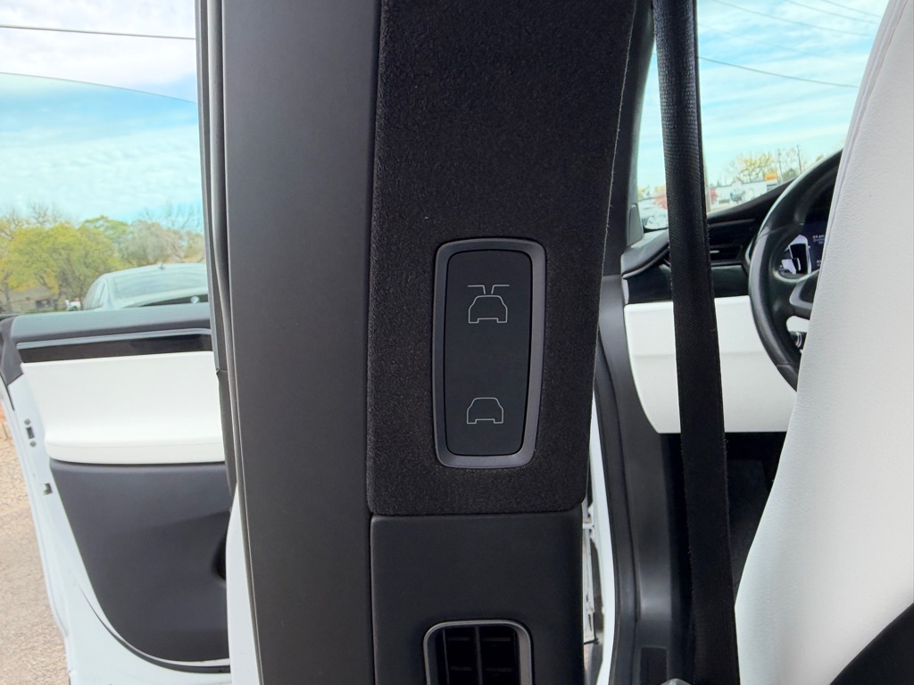 Photo 19 of this TESLA MODEL X