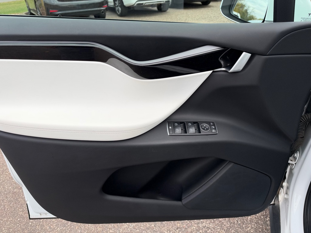 Photo 16 of this TESLA MODEL X